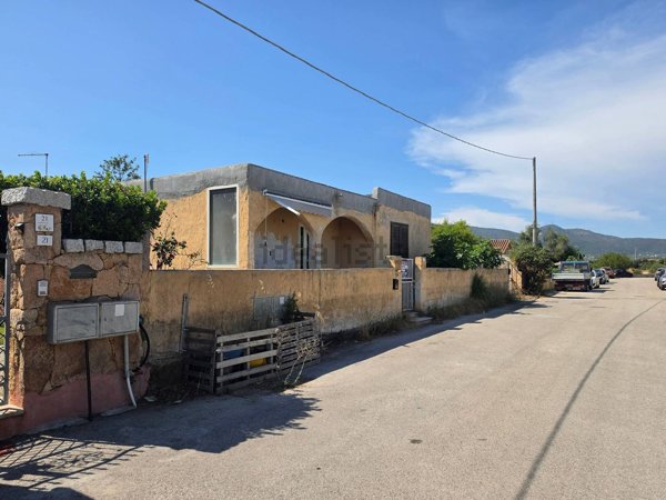 casa indipendente in vendita ad Olbia in zona Barcellona