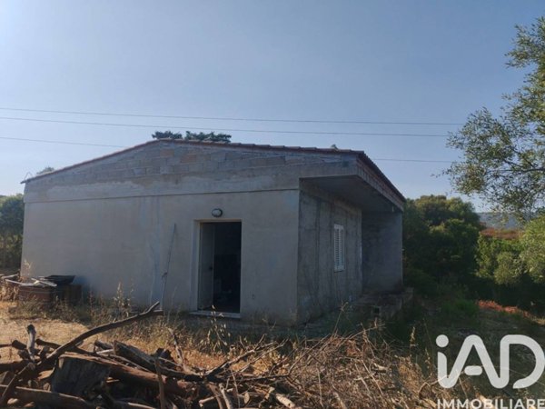 casa indipendente in vendita ad Olbia in zona Cugnana