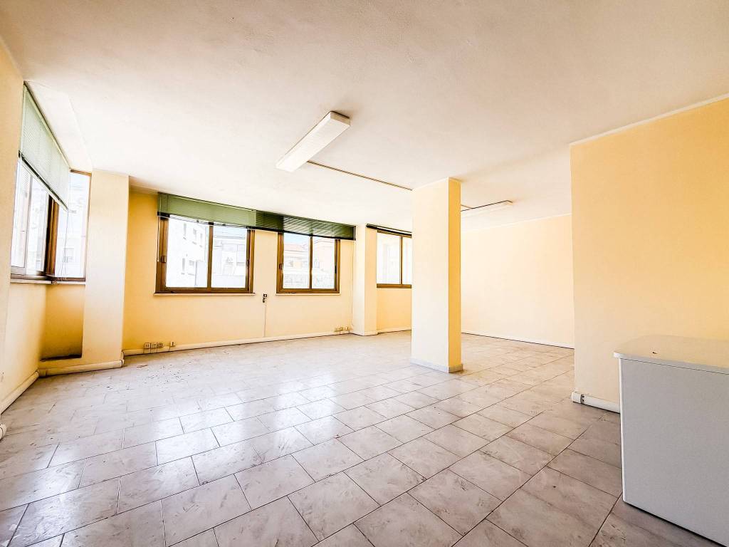 ufficio in vendita ad Olbia in zona Centro Storico