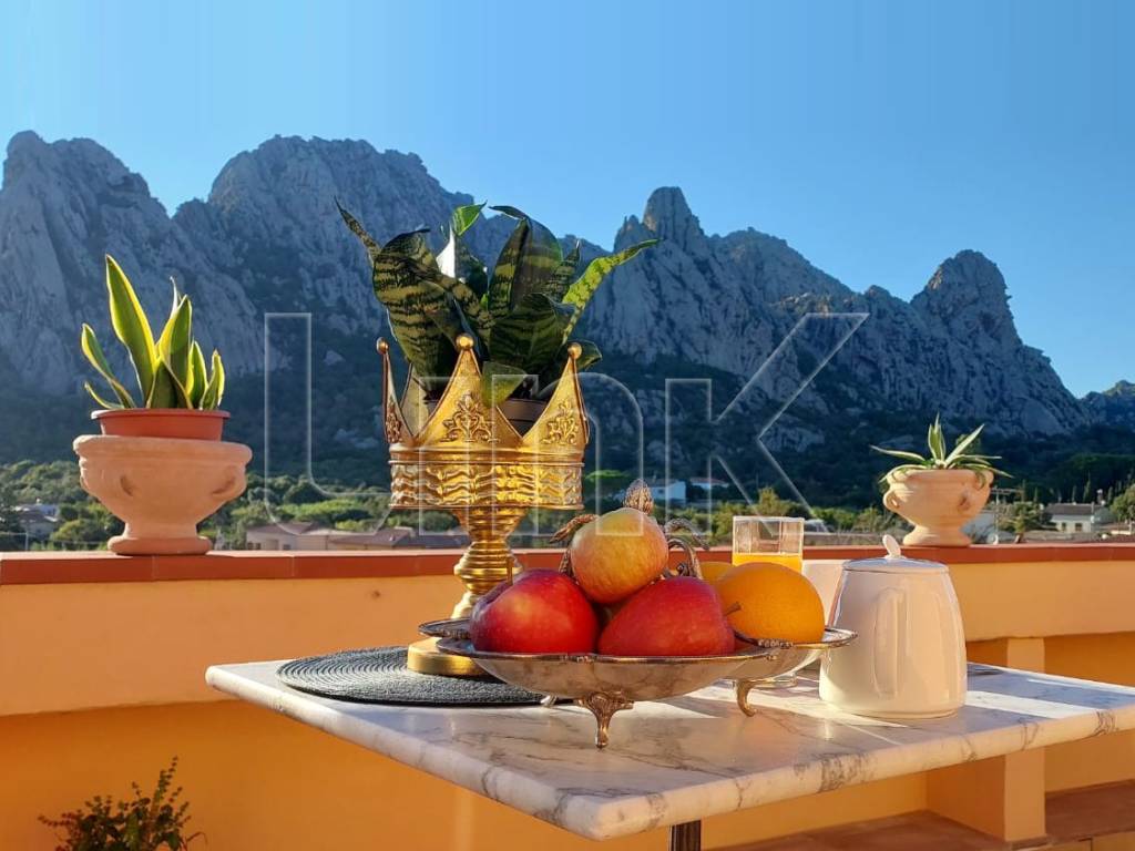 negozio in vendita ad Olbia in zona San Pantaleo
