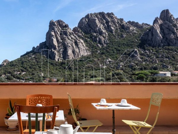intera palazzina in vendita ad Olbia in zona San Pantaleo