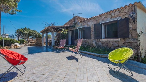 casa indipendente in vendita ad Olbia in zona Porto Istana