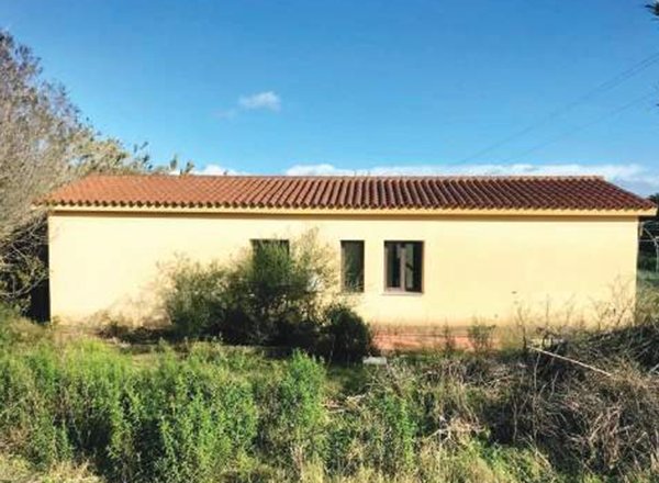 locale di sgombero in vendita ad Olbia in zona San Simplicio