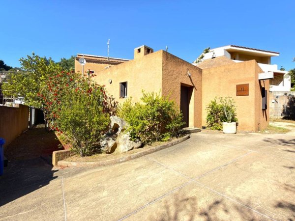 negozio in vendita ad Olbia in zona San Pantaleo