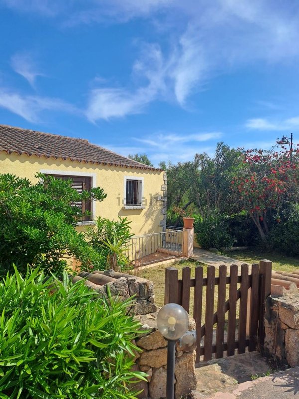 casa indipendente in vendita ad Olbia in zona Pittulongu