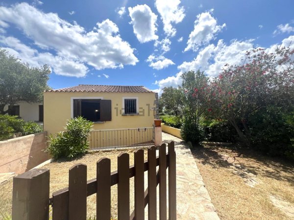 casa indipendente in vendita ad Olbia in zona Pittulongu