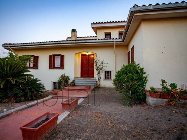 casa indipendente in vendita ad Olbia in zona Vittorio Veneto