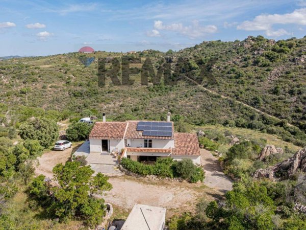 casa indipendente in vendita ad Olbia in zona Sole Ruiu