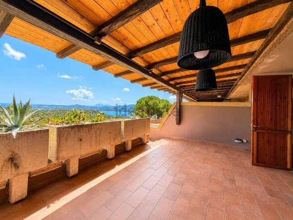 appartamento in vendita ad Olbia in zona Cugnana