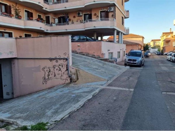locale di sgombero in vendita ad Olbia