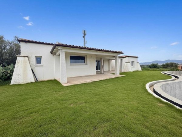 casa indipendente in vendita ad Olbia in zona Vecchie Saline