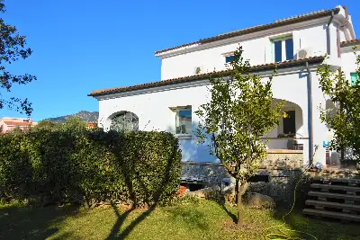 casa indipendente in vendita ad Olbia in zona Aldo Moro