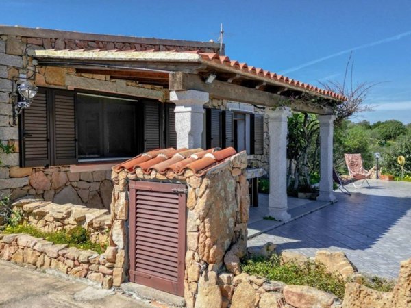 casa indipendente in vendita ad Olbia in zona Porto Istana