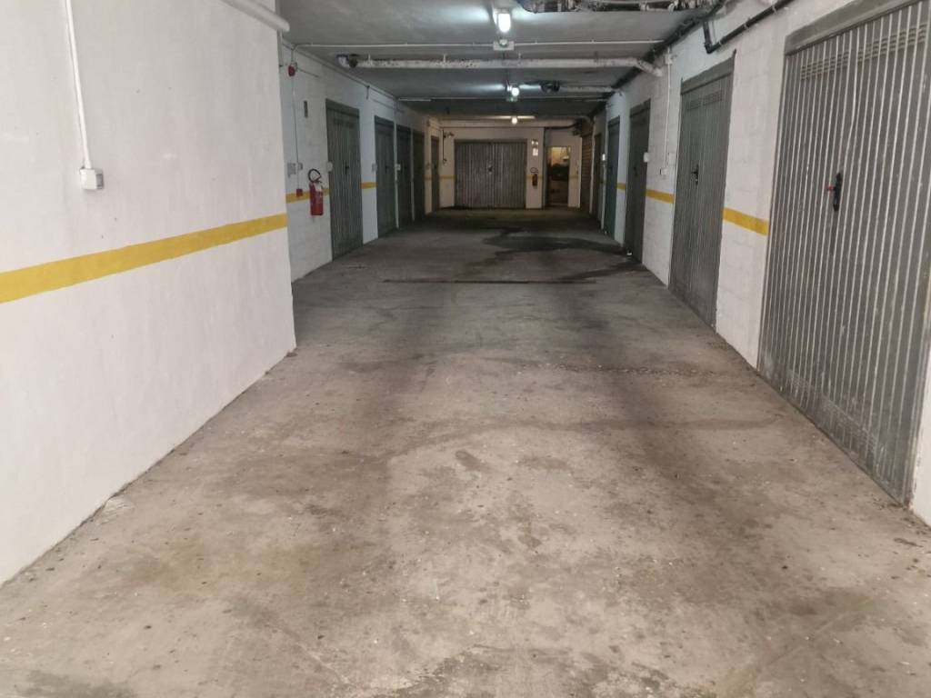 locale commerciale in vendita ad Olbia in zona Aldo Moro