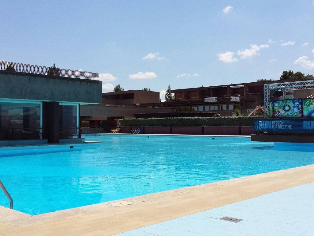 appartamento in vendita ad Olbia in zona Cugnana