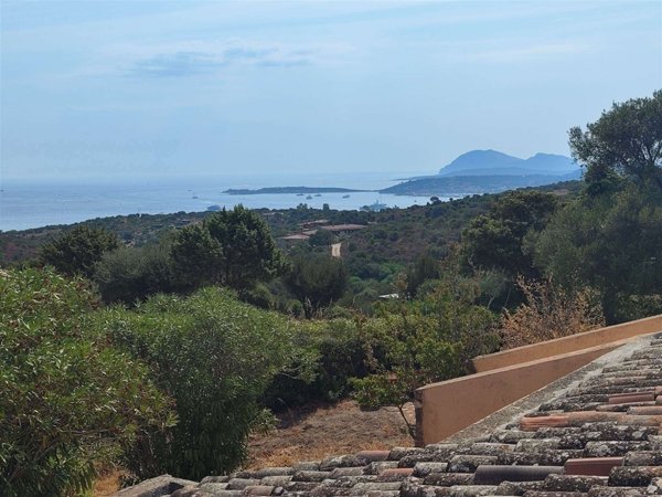 casa indipendente in vendita ad Olbia in zona Milmeggiu