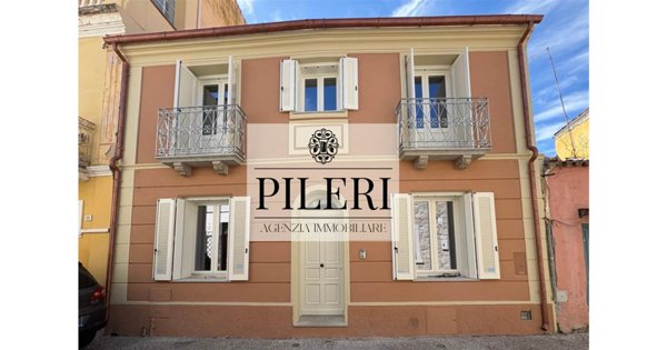 casa indipendente in vendita ad Olbia in zona Centro Storico