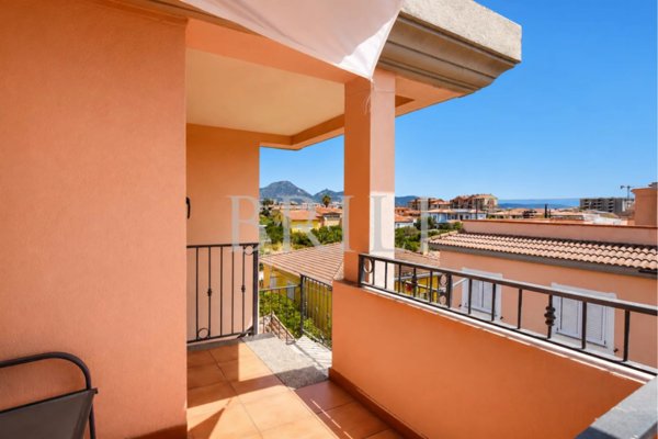 appartamento in vendita ad Olbia in zona Barcellona