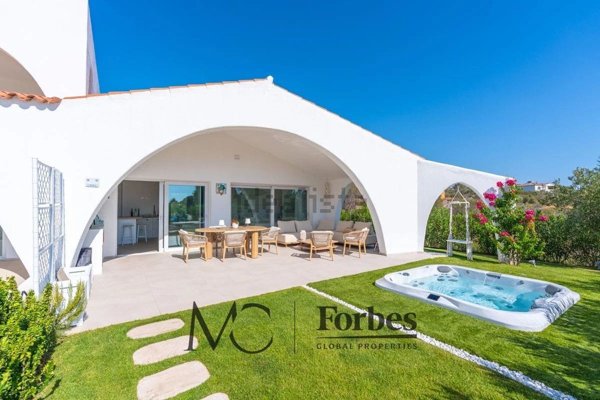 casa indipendente in vendita ad Olbia in zona Pittulongu