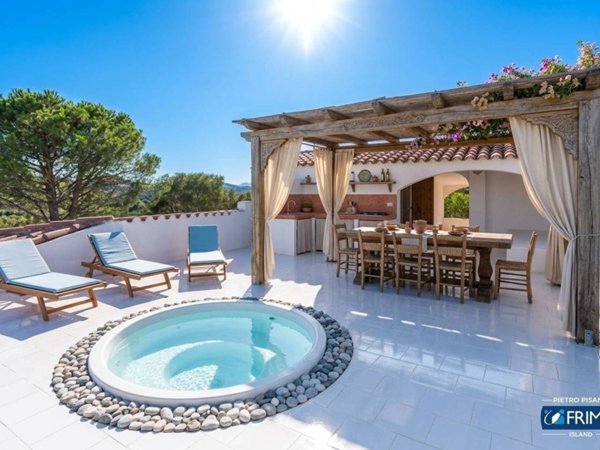 casa indipendente in vendita ad Olbia in zona Rudalza
