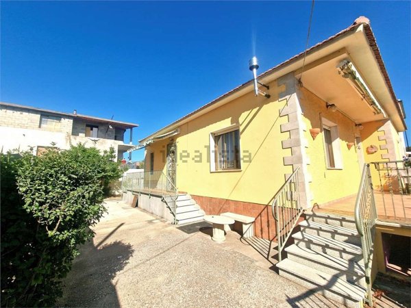 casa indipendente in vendita ad Olbia in zona Bandinu