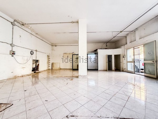 locale commerciale in vendita ad Olbia in zona San Simplicio