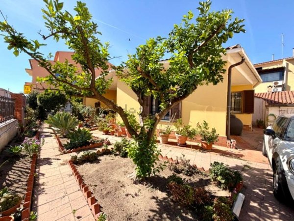casa indipendente in vendita ad Olbia in zona Vittorio Veneto