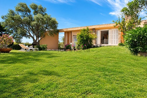 casa indipendente in vendita ad Olbia in zona Milmeggiu