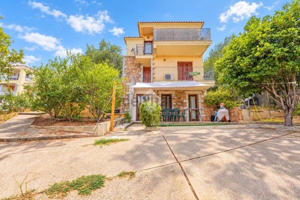 casa indipendente in vendita ad Olbia in zona Bandinu