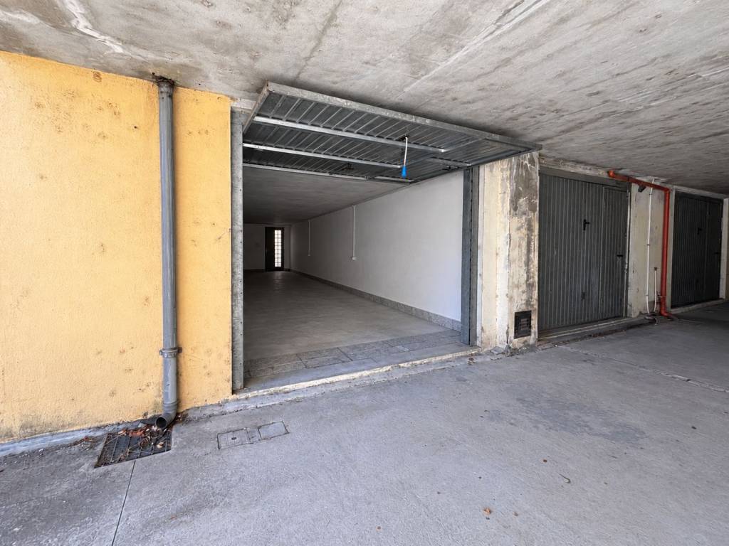 box auto in vendita ad Olbia