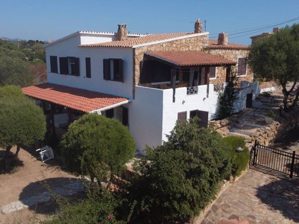 casa indipendente in vendita ad Olbia in zona Porto Istana