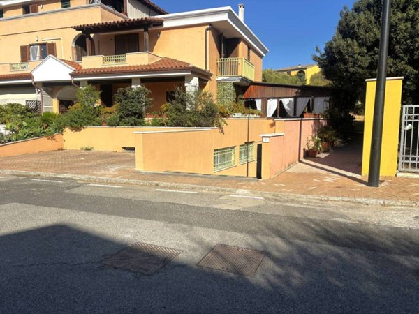 locale commerciale in vendita ad Olbia in zona Aldo Moro