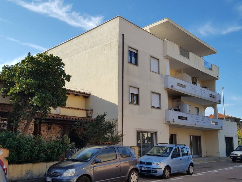 locale commerciale in vendita ad Olbia in zona Vittorio Veneto