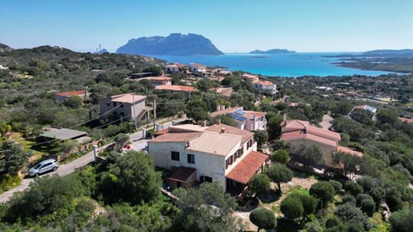 casa indipendente in vendita ad Olbia in zona Porto Istana
