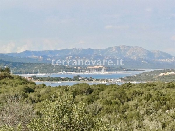 appartamento in vendita ad Olbia in zona Rudalza