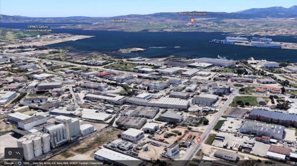 locale commerciale in vendita ad Olbia