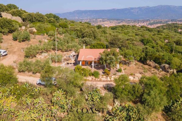 locale commerciale in vendita ad Oschiri