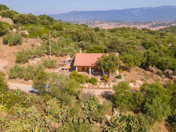 locale commerciale in vendita ad Oschiri