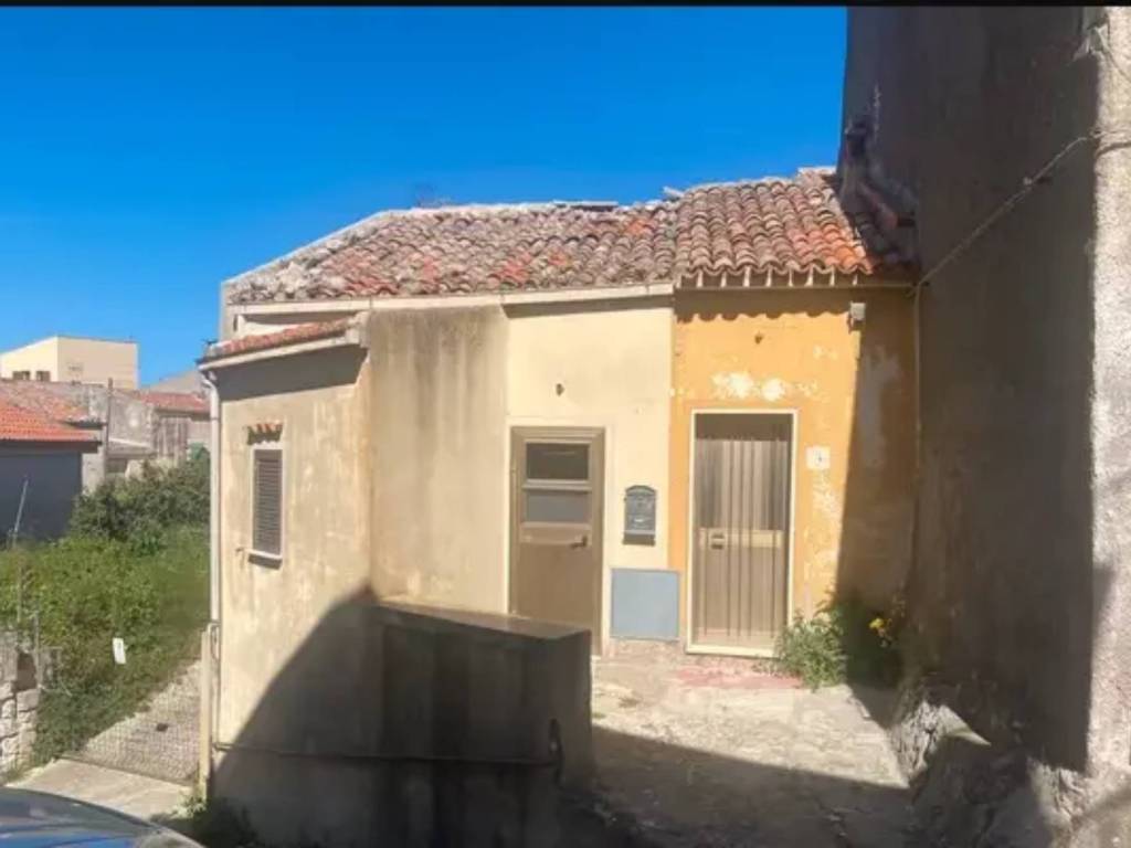 casa indipendente in vendita ad Osilo in zona Santa Vittoria