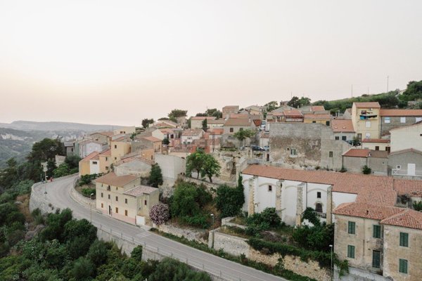 casa indipendente in vendita ad Osilo in zona Santa Vittoria