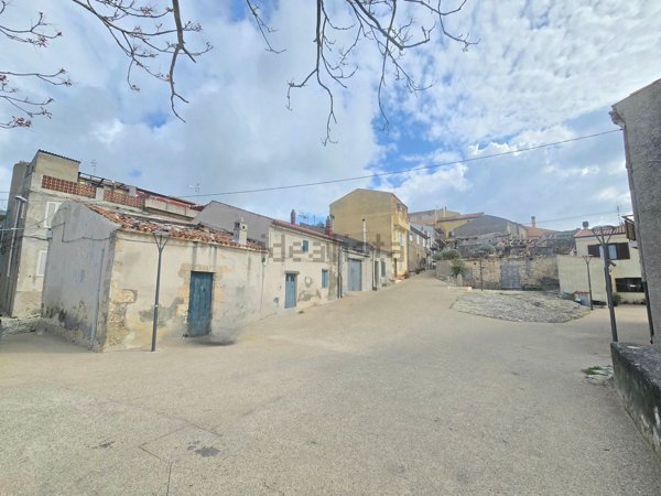 casa indipendente in vendita ad Osilo in zona Santa Vittoria