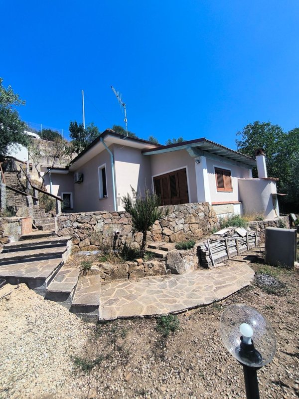casa indipendente in vendita ad Ozieri