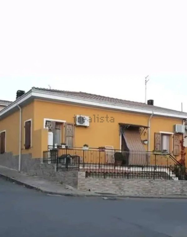casa indipendente in vendita ad Ozieri in zona San Nicola