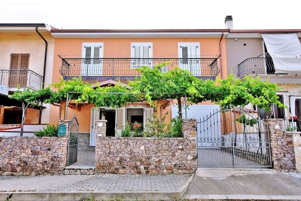 casa indipendente in vendita ad Ozieri in zona San Nicola