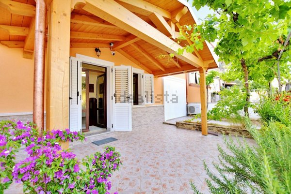 casa indipendente in vendita ad Ozieri in zona San Nicola