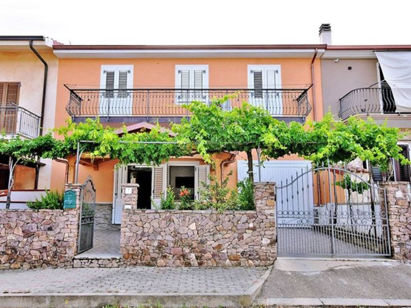casa indipendente in vendita ad Ozieri in zona San Nicola