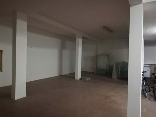 locale di sgombero in vendita a Palau