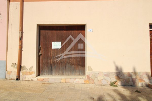 locale commerciale in vendita a Porto Torres