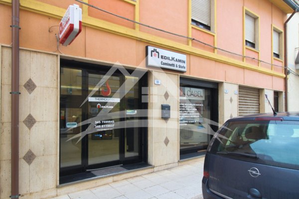 locale commerciale in vendita a Porto Torres