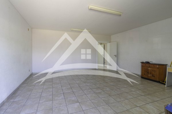 locale commerciale in vendita a Porto Torres